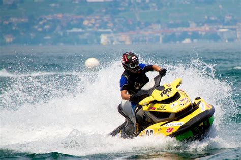 5 jet skiing in India | adventure water sports in India