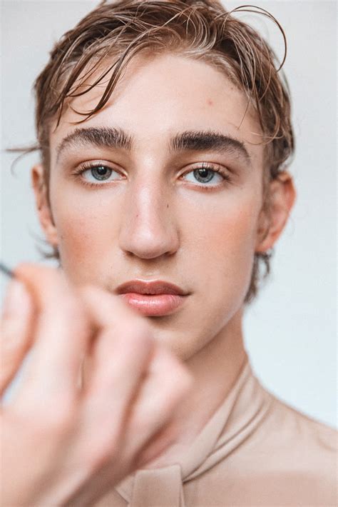 Androgynous Make Up - Mugeek Vidalondon