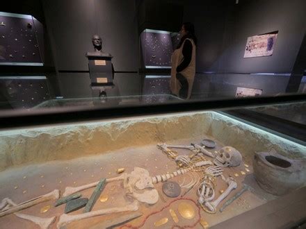 Visitors Observe Treasure Chalcolithic Necropolis Varna Editorial Stock ...