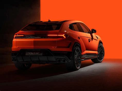 2024 Lamborghini Urus SE hybrid SUV Rear Quarter | AUTOBICS