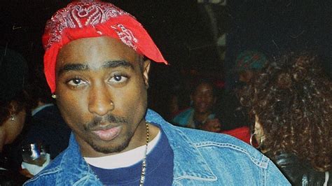 Unglaublich! So viel ist das rote Tuch von Tupac wert – Fashion and Beauty | Heute.at