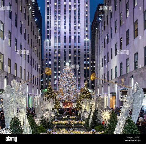 The Rockefeller Center Christmas Tree and Rockefeller Center at night ...