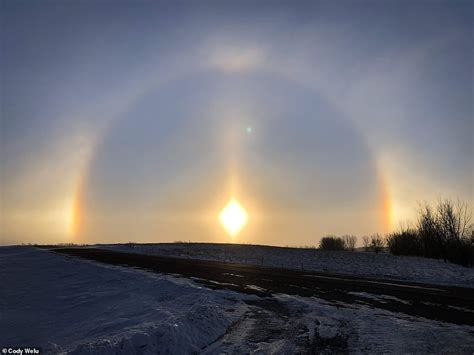 Deep freeze brings rare sun dog phenomenon in Midwest and Plains | Daily Mail Online