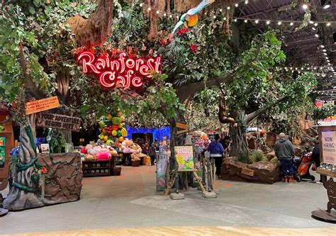 The Whole Family Will Love The Rainforest Cafe In Michigan