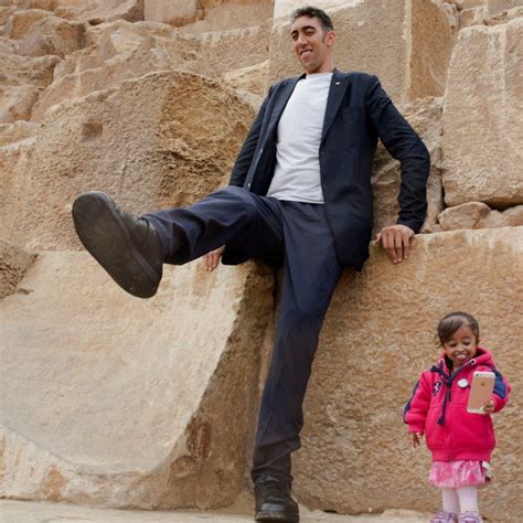 The World's Smallest Woman Meets The World's Tallest Man In Egypt | How ...