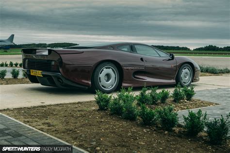 Big Game: Hunting The Jaguar XJ220 - Speedhunters