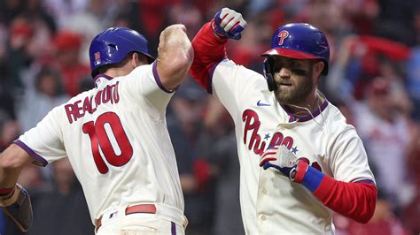 Bryce Harper home run sends Phillies to first World Series since 2009