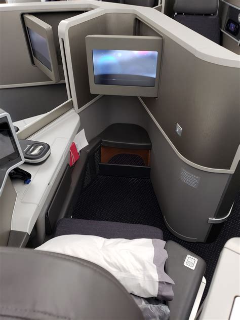 Airline Review: American Airlines – Business Class (Boeing 787 with Lie ...