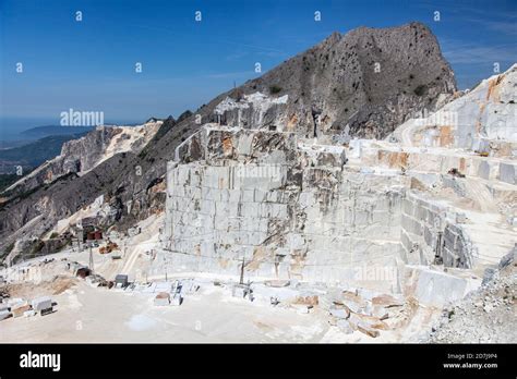 Landscape of Carrara marble quarries Stock Photo - Alamy