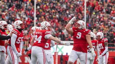 Huskers Fall on Last-Second Field Goal - University of Nebraska ...