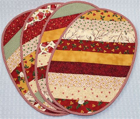 Christmas cotton oval quilted placemat set. $35.00, via Etsy. | Christmas placemats, Quilt ...