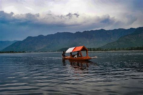 A pathway will be built around Wular Lake in Kashmir.| Last Mile Stories