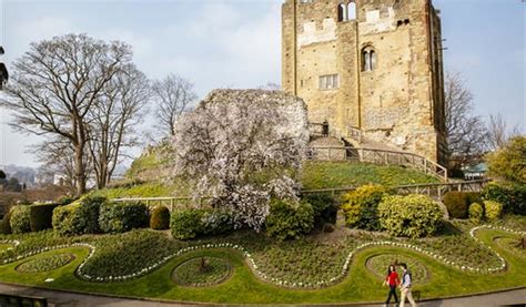 Guildford Castle - Castle / Fort in Guildford, Guildford - Visit South East England