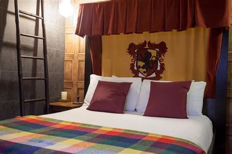 Harry Potter Themed Hotel Room Harry Potter Fans Can Now Stay In Hogwarts-themed Hotel Rooms In ...