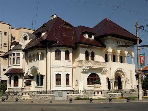 Bucharest architecture tour - RomaniaTourStore