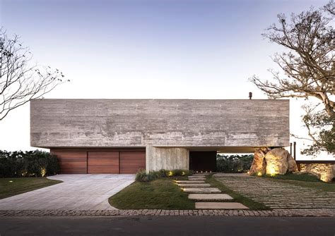 51 Brutalist House Exteriors That Will Make You Love Concrete ...