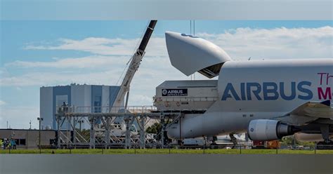 Airbus Beluga Delivers Airbus Satellite to Kennedy Space Center ...