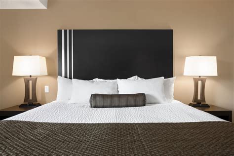 Days Inn by Wyndham Calgary Northwest | Calgary, AB Hotels