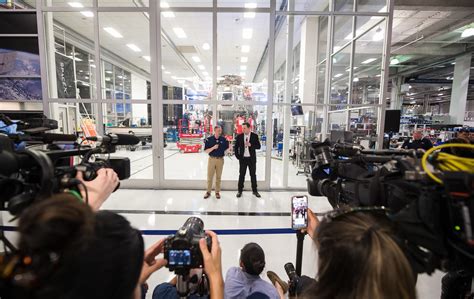 NASA Administrator Visits SpaceX HQ (NHQ201910100027) | Flickr