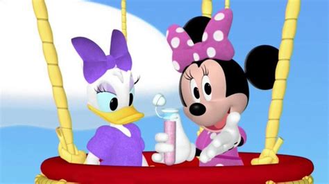 Minnie and Daisy's Flower Shower - Mickey Mouse Clubhouse (Season 3, Episode 31) | Apple TV