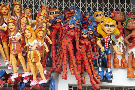 Various types of female dolls for sale at the market of 6 de marzo | Año viejo effigy dolls ...