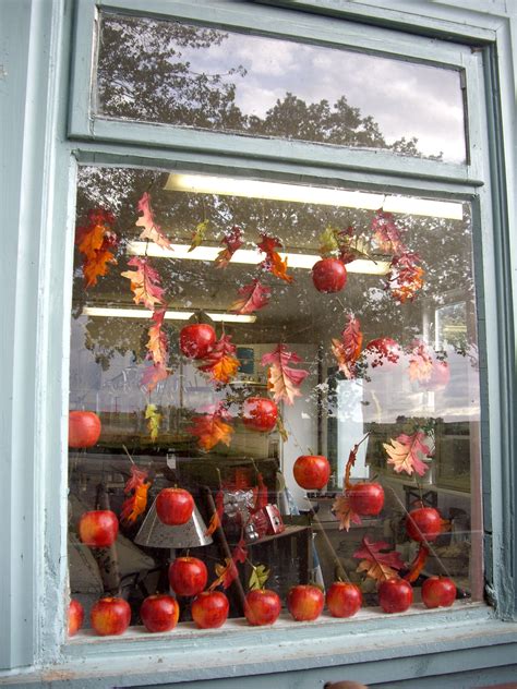 Autumn shop window | Shop window, Shop vintage decor, Store window displays