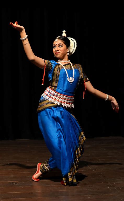 Indian Dance Forms: A Brief Introduction to the Classical, Folk and ...