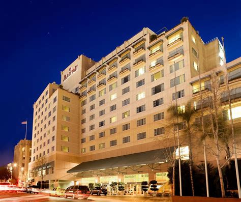 Monterey Marriott Offers Enticing New Aquarium Package