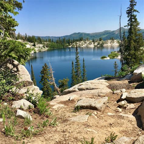 Lake Mary in Utah's Big Cottonwood Canyon : hiking