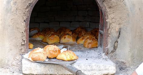 Build Your Own Earthen Oven Without Spending a Dime