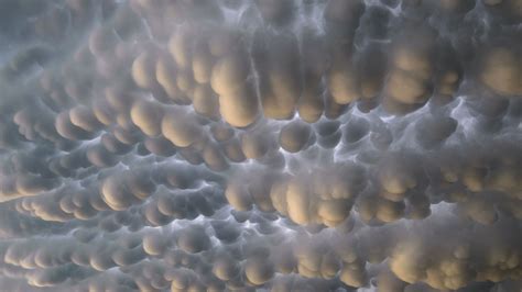 Mammatus Clouds Wallpaper