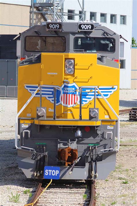 Union Pacific EMD SD70ACes and SD70AHs: Prototype Data and Details ...