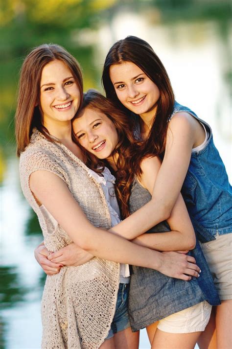 Sisters Group Mother Daughter Photography Poses, Mom Daughter Photos ...