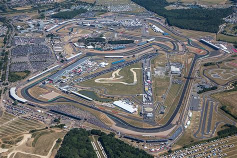 F1英国大奖赛前瞻：首次冲刺赛+倍耐力新结构后胎使用，本周比赛将格外精彩！