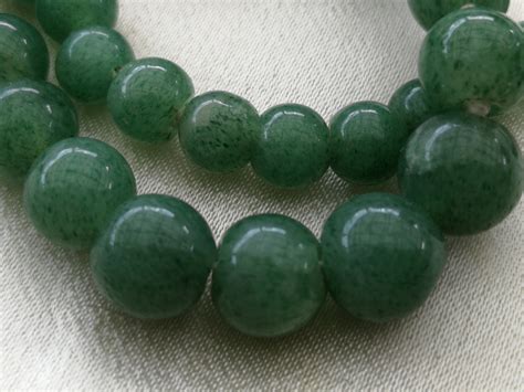 Lovely green bead necklace | Collectors Weekly