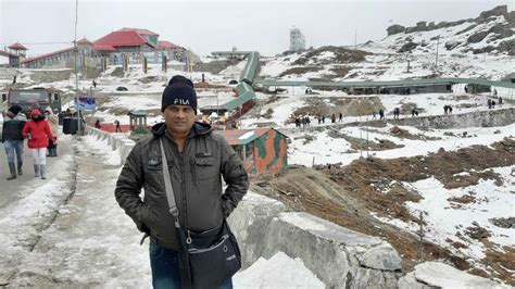 Heavy snowfall in Sikkim - way to Nathula Pass and Changu Lake - YouTube