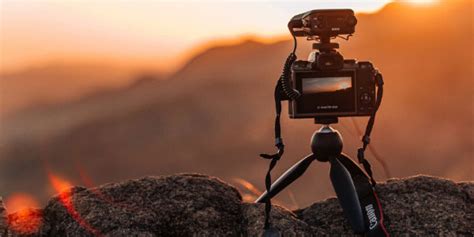 5 Best Vlogging Tripods in 2024 [Buyer's Guide] - Vlogtribe