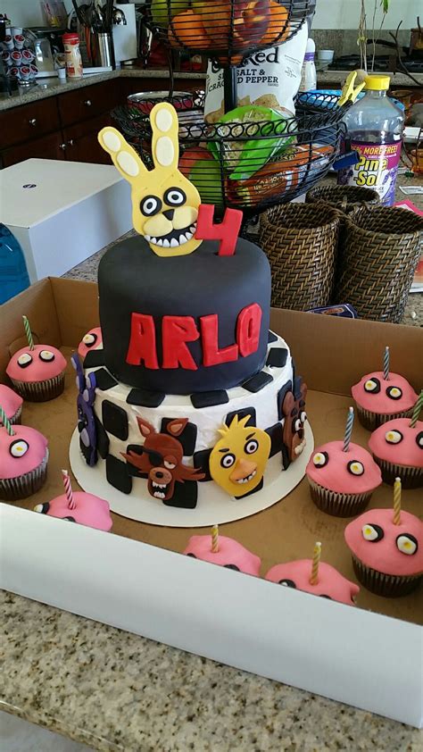 Fnaf cake and Chicas cupcake cupcakes !!! | Fnaf cakes birthdays, Fnaf cake, Cupcake cakes