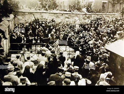 General Pershing at Tomb of Lafayette, Picpus Cemetery, Paris, France, July 4, 1917 (30061861602 ...