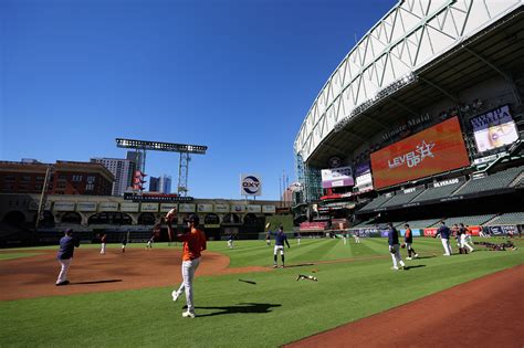 Astros announce decision on Minute Maid Park roof for Game 2