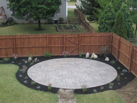 Grand Ashler Slate impressions in a circular patio Corner Landscaping ...