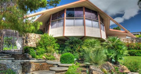 The 'House of Tomorrow', a getaway for Elvis Presley, seeks $3.26 ...