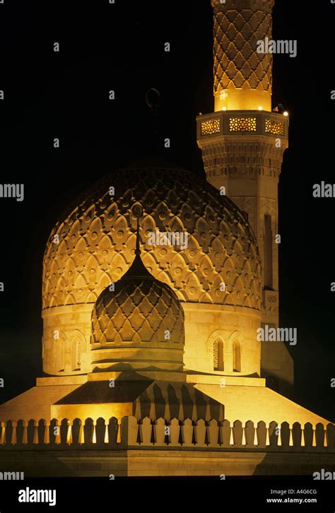 Jumeirah Mosque at Night Stock Photo - Alamy