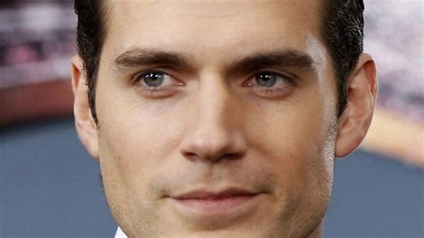 Will British actor Henry Cavill fly as new Superman? - BBC News