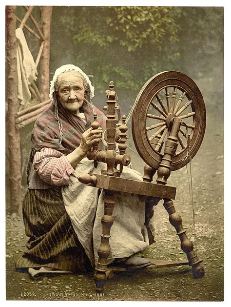 File:Irish spinning wheel.jpg - Wikimedia Commons