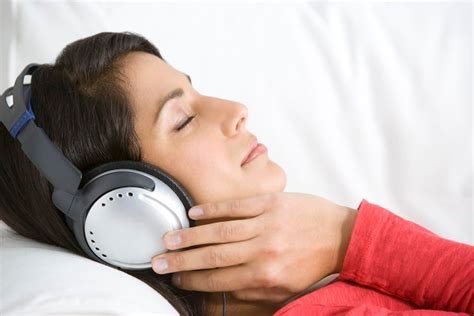 Do Noise-Cancelling Headphones Work With Or Without Music?