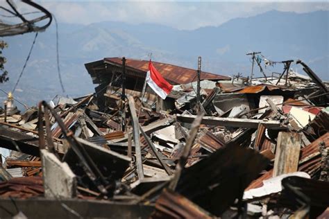 Foto : Gempa di Palu Luluhlantakkan Bangunan Ikonik