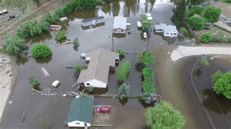 Drone footage of Grand Forks flooding - YouTube