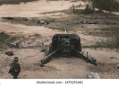 Modern Artillery Cannon Prepared Battle On Stock Photo 1475291681 ...