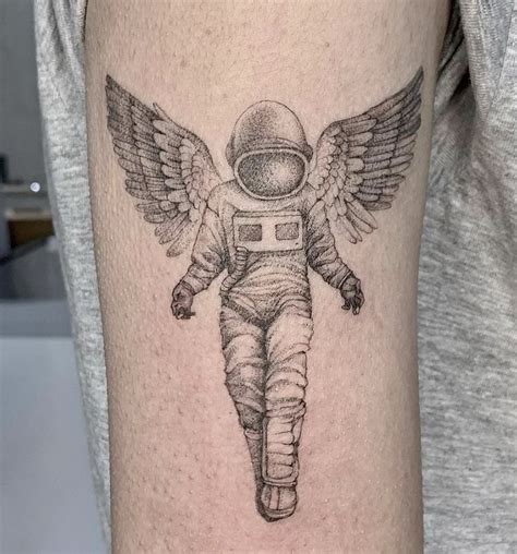 16 Extraterrestrial Space Tattoo Ideas That Will Give You A Cosmos Of ...